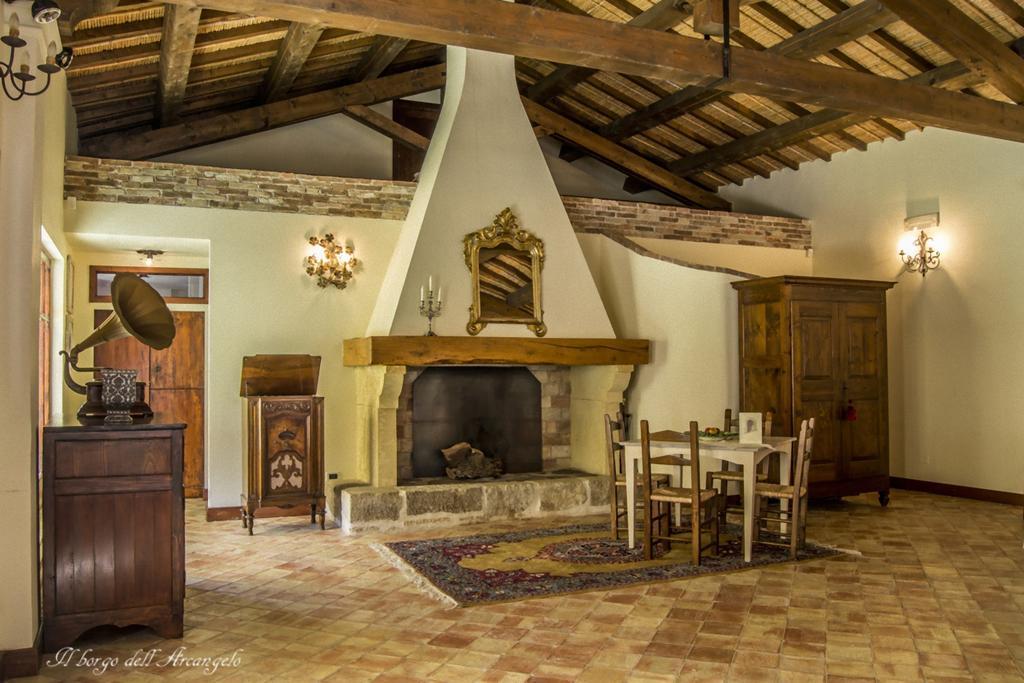 Il Borgo Dell'arcangelo Séjour à la ferme *