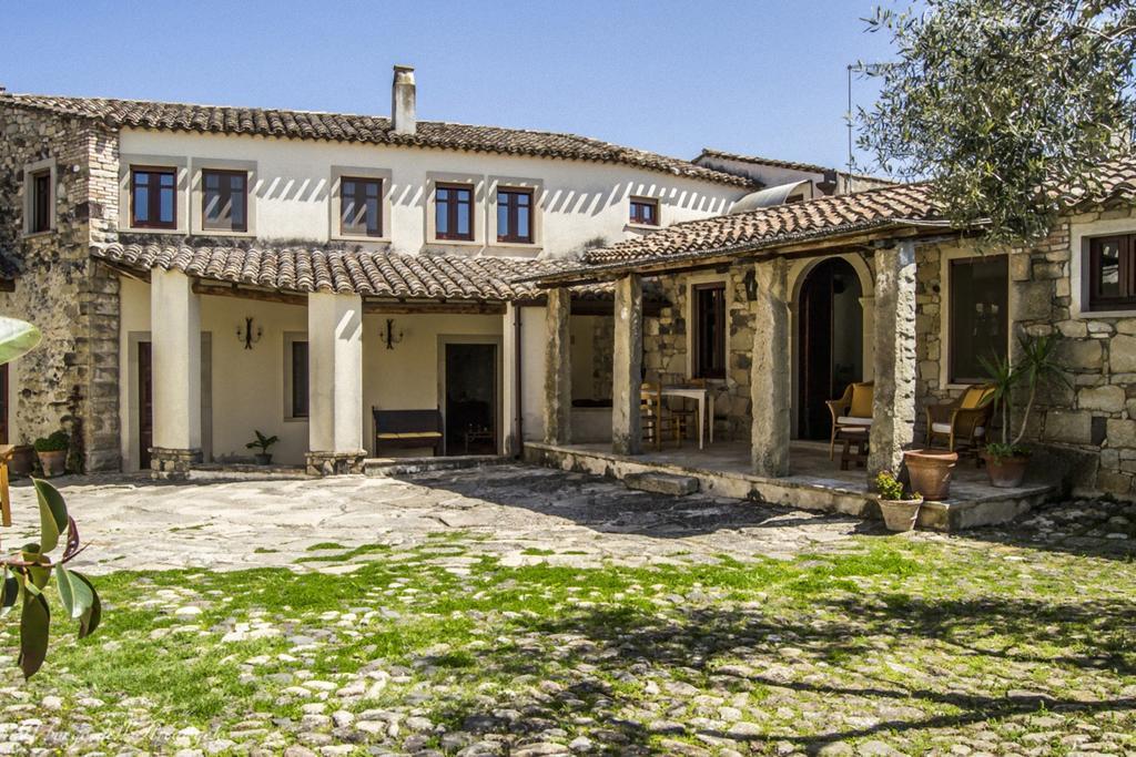 Vakantieboerderij Il Borgo Dell'arcangelo Barùmini